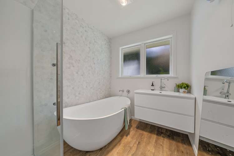 2 Isabel Grove Wainuiomata_7