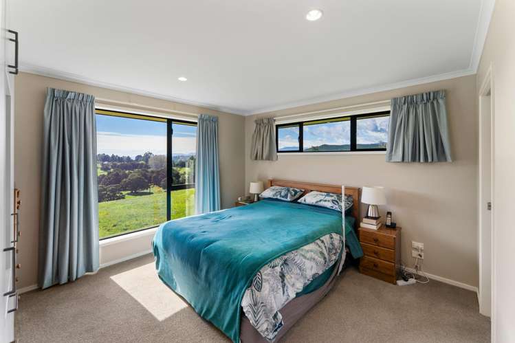 76 Pretty Bridge Valley Road Wakefield_11