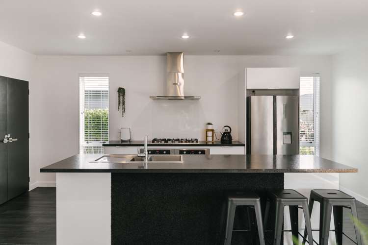 10 Monaco Grove Fitzherbert_8