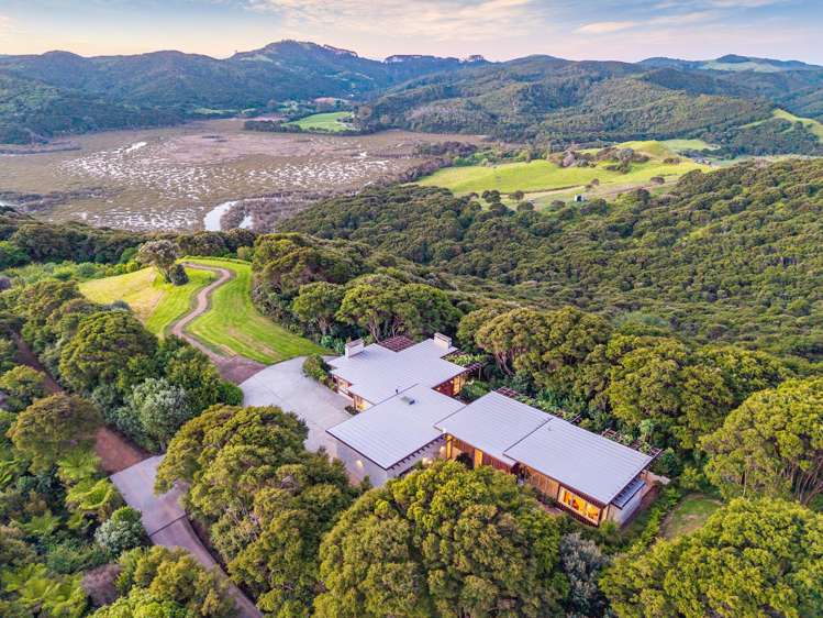 8 and 24 Te Matuku Point Lane Waiheke Island_10