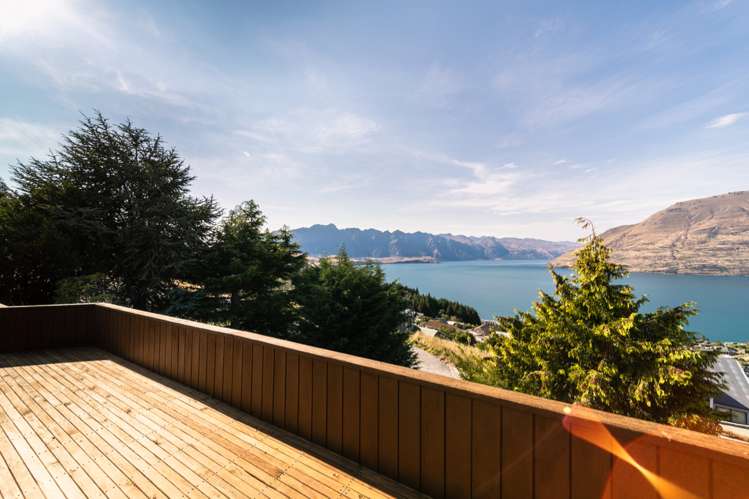 128 Wynyard Crescent Fernhill/Sunshine Bay_5