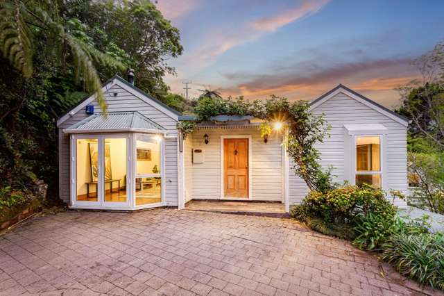 LOWER HUTT - 5 BEDROOMS