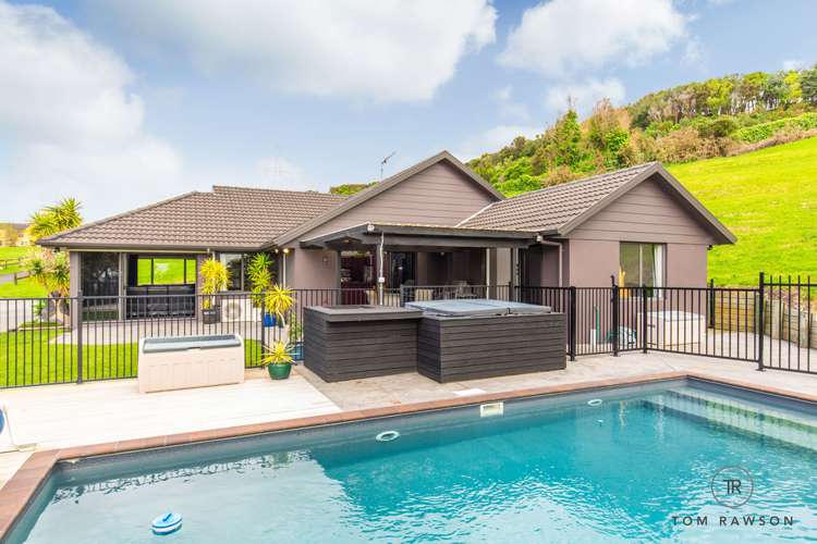 490 Redoubt Road Flat Bush_0