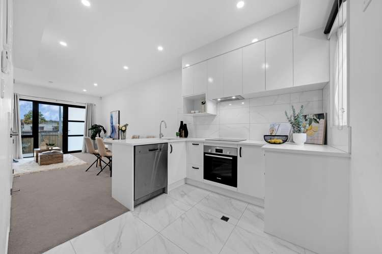 2/112 Moore Street_4