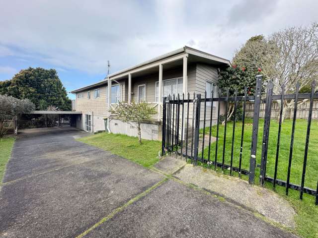 Family Home with swimming pool in Forrest Hill
