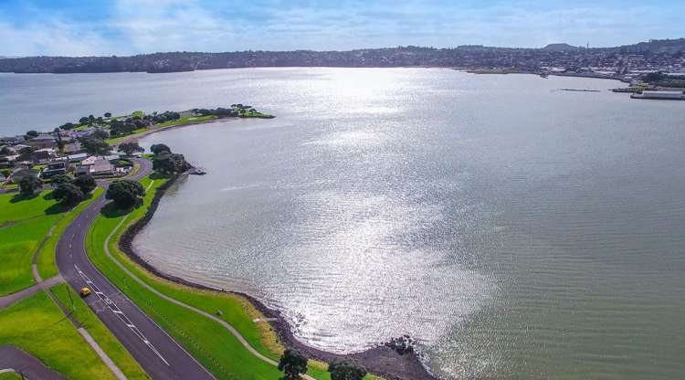 10 Kiwi Esplanade Mangere Bridge_23
