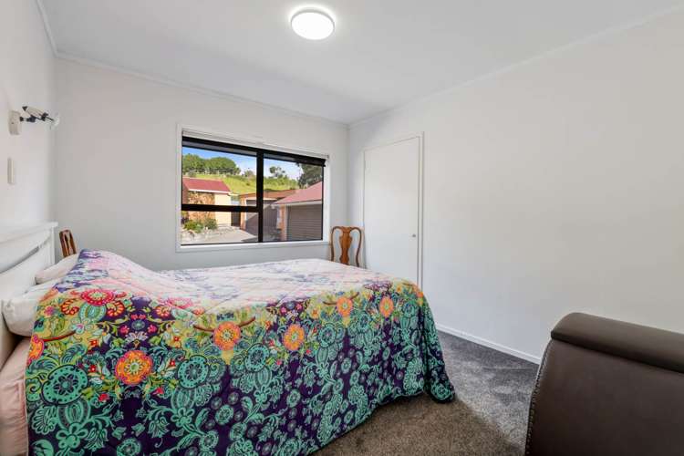 20 Roberts Road Matakatia Bay_17