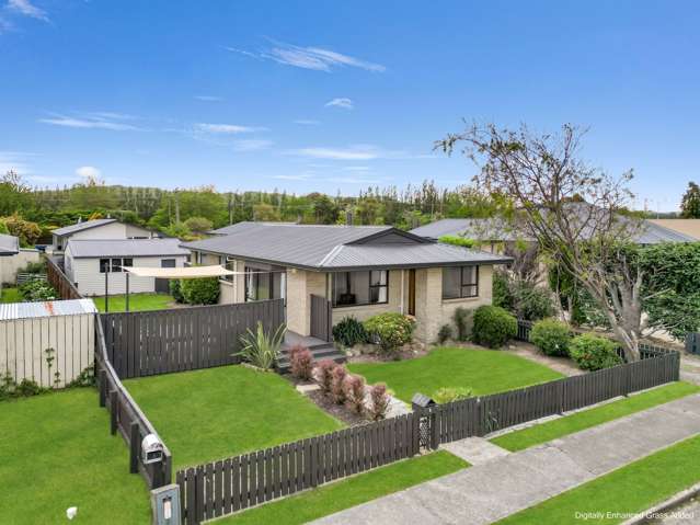 Crisp Interiors, Sunny Deck, Superb Location