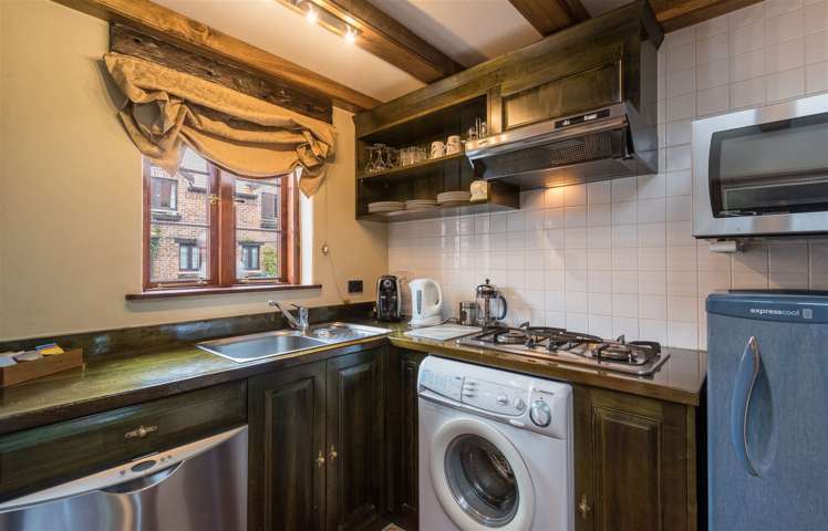 3/7 Quiet Woman Way Monaco_6