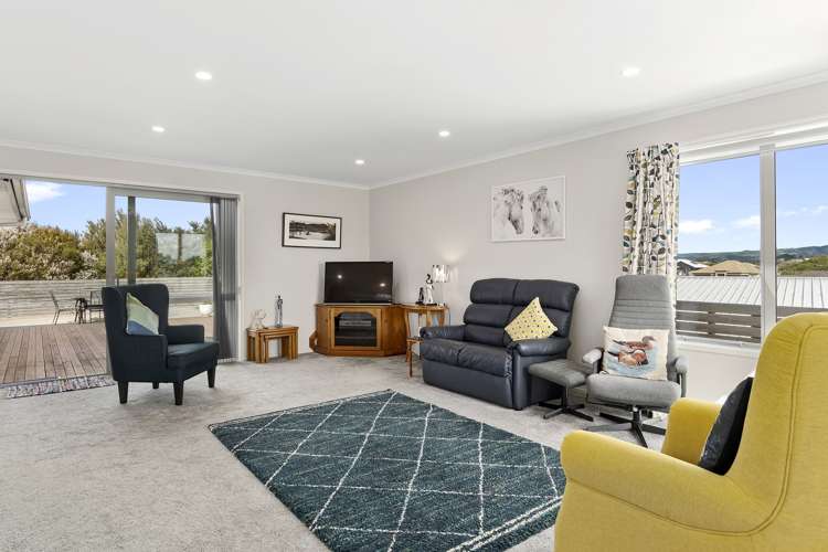 6 Carex Close Pyes Pa_8