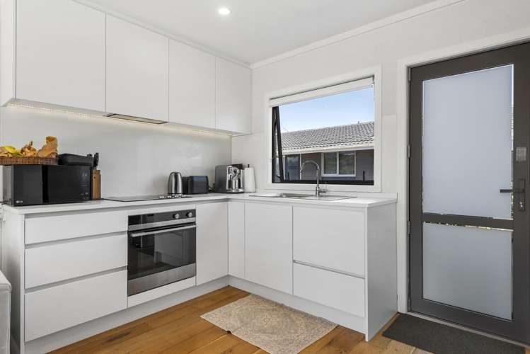 22 Don Croot Street Western Springs_32