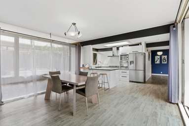 21 Lawrence Cresent_3