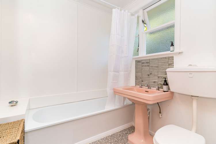 35 Panmure Avenue Calton Hill_11