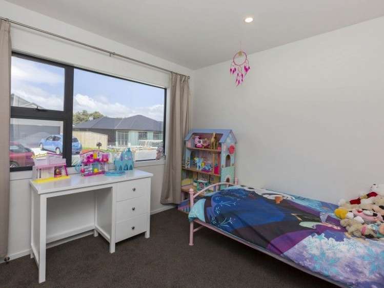 5 Cory Jane Grove Riverstone Terraces_12