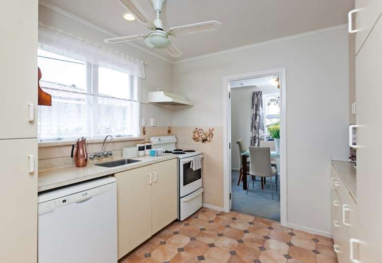 73 Cobham Crescent Kelston_13