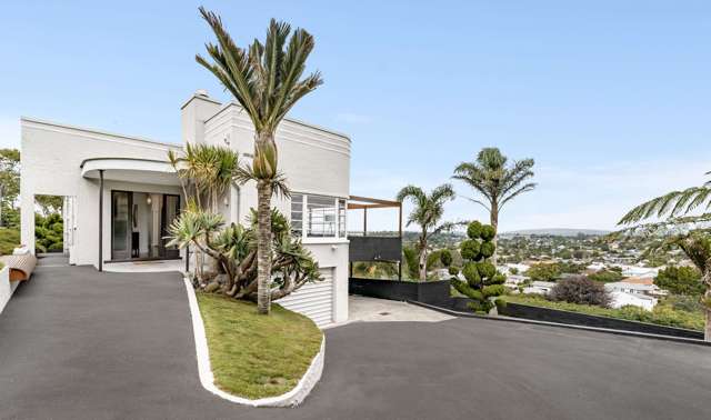 Art deco icon with views over Epsom hits the market - ‘it’s a beautiful statement house’