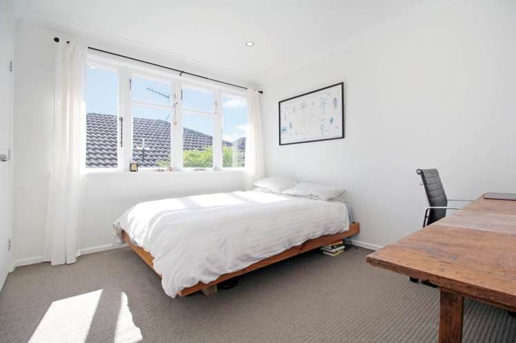 32 Holland Avenue Point England_5