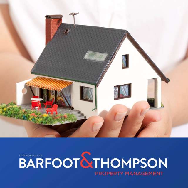 3 Bedroom Home Walking distance to Middlemore ...