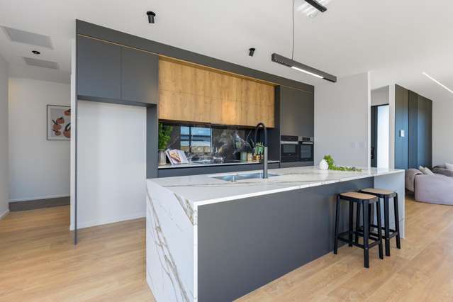 Top of Line Golf Harbour Luxury - A Must See!
