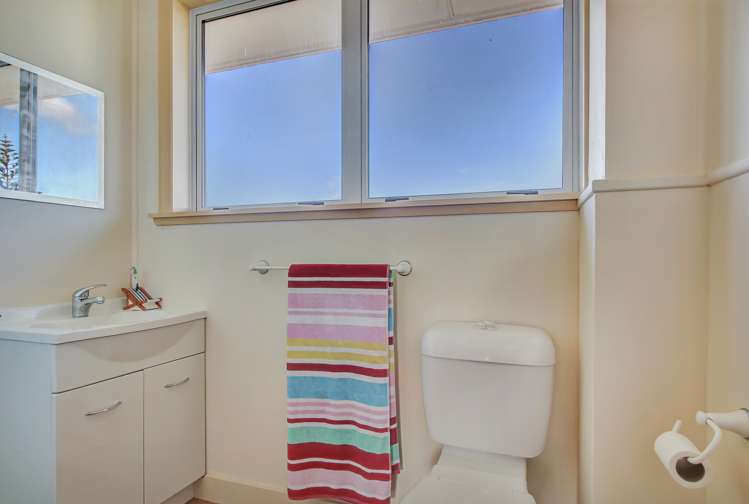 19 Marine Parade South Foxton Beach_17