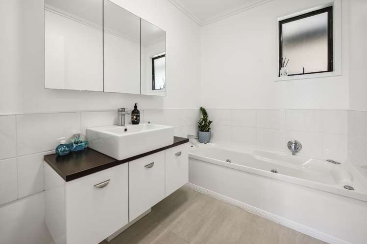 8 French Place Tihiotonga_18