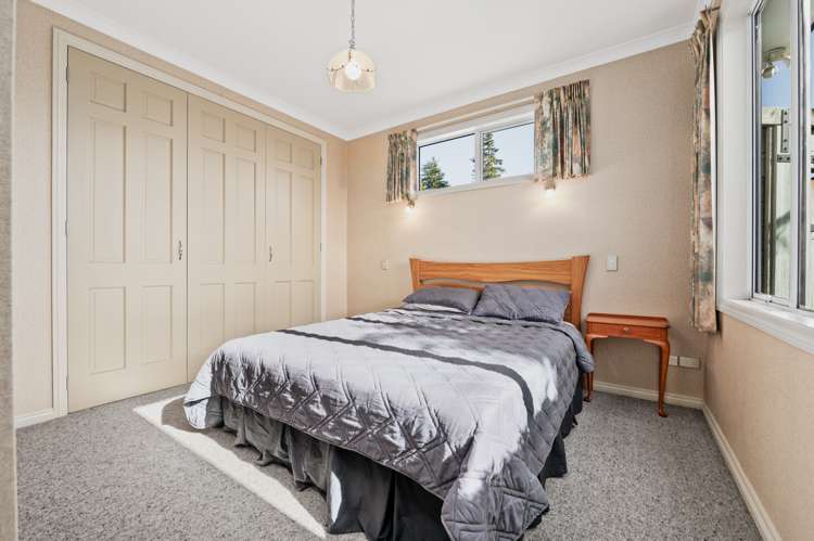 16 Thistlewood Avenue Hamilton East_19