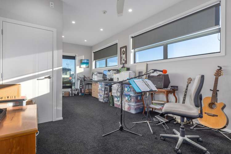 10 Queen Street West Levin_15