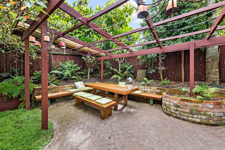 1/8 Derwent Crescent Titirangi_14