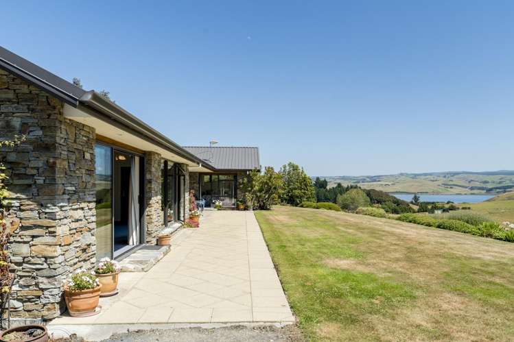 67 Surrey Heights Road Waihola_1