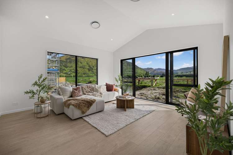 47 Little Owl Loop, Park Ridge Queenstown_9