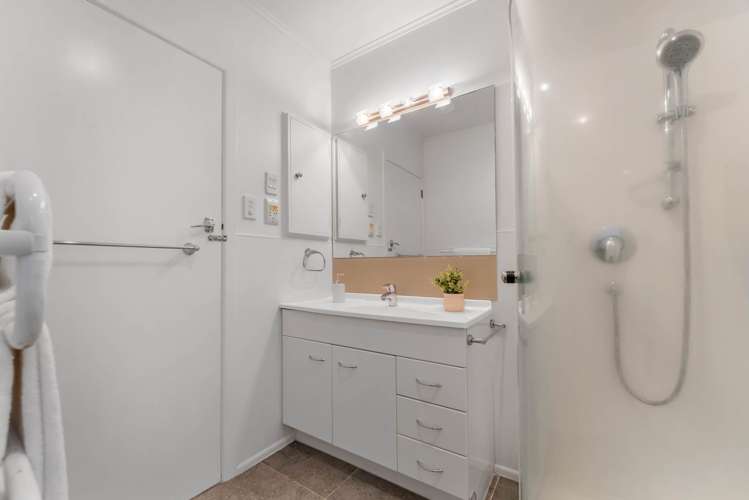 17 Kimber Hall Avenue Mt Roskill_9