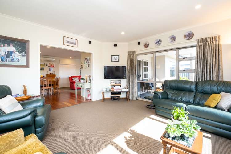 33 Delta Mews Place Clive_15