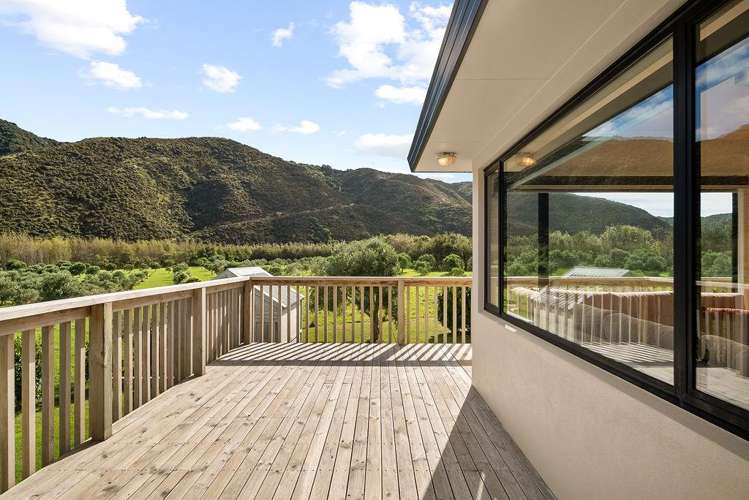 1276 Coast Road Wainuiomata_28