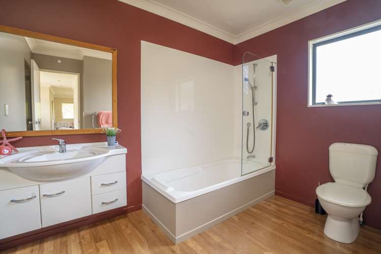 12a Chippenham Grove Churton Park_16