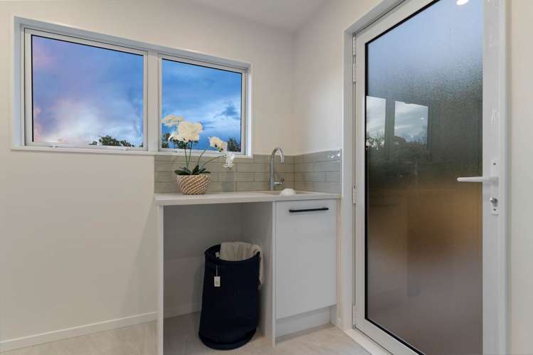 2/7 Louise Place Browns Bay_20