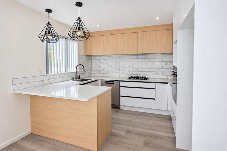 62B Royal Road Massey_2