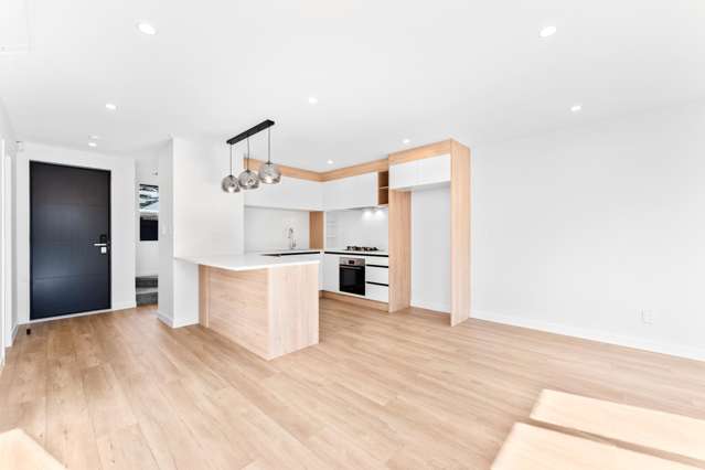 8D Rowan Terrace Te Atatu South_3