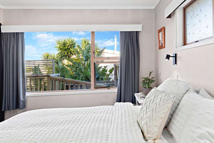 18 Harbour View Road Leigh_13