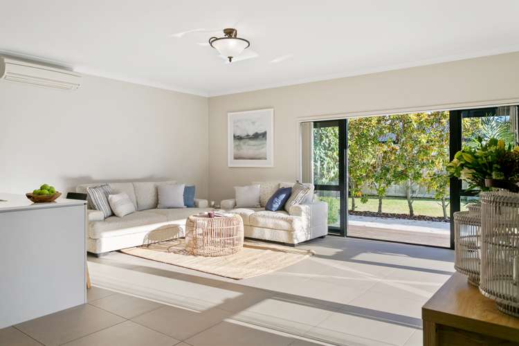 8 Chateau Crescent Rangatira Park_8