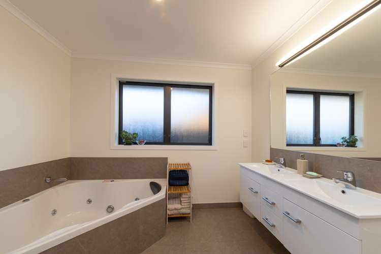 199 Pacific Drive Fitzherbert_14