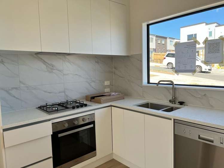 3B Putiputi Way Papakura_10