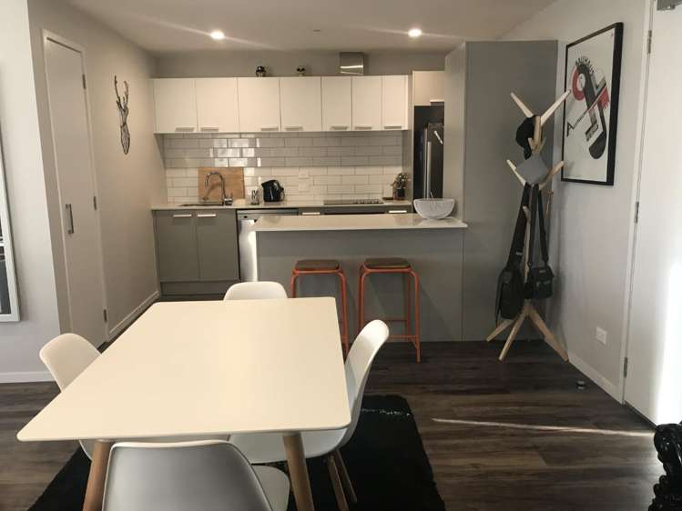 408/23a-25 The Pines, Bute Road 1607_4