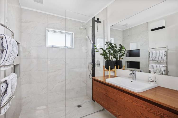 9 Amorino Drive Red Beach_12