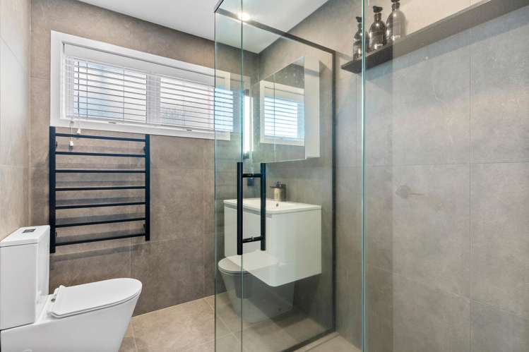 17 Ridgemount Rise Mangere Bridge_7
