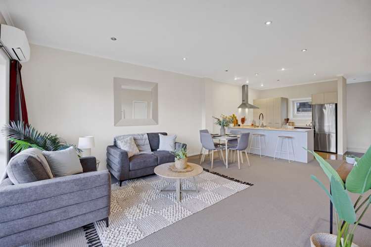 4/16 Ronald Street Strandon_2