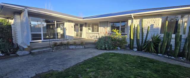 Four Bedroom Family Home in Burnside!