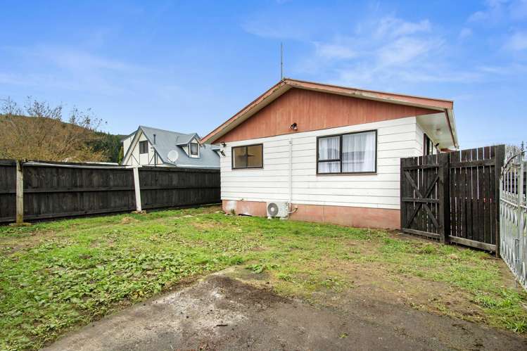 8b Weymouth Grove Wainuiomata_11