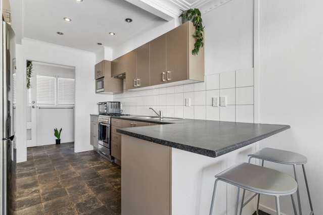 1B De Val Drive Titirangi_2