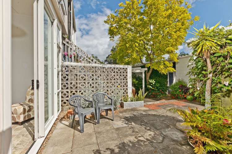 2/140 Calliope Road Stanley Point_6