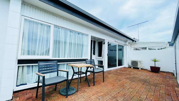 1/6 Vivian Wilson Drive Eastern Beach_6